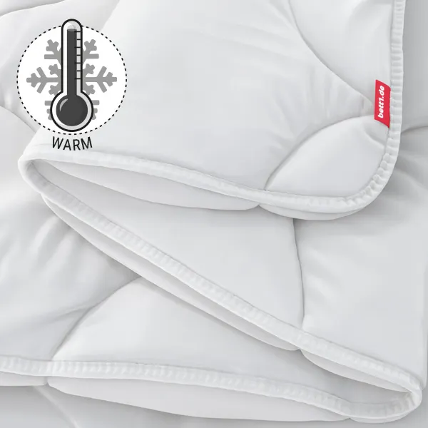 Die zusammengefaltete BODYGUARD Winterdecke warm. Illustration eines Thermometers, das eine hohe Temperatur zeigt. Text: warm